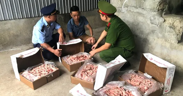 Phát hiện 1 tấn chân gà gắn 'tên lạ' mua qua mạng, không rõ nguồn gốc