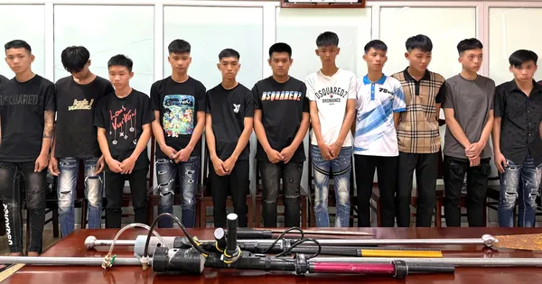 Triệu tập thêm 10 đối tượng liên quan vụ cầm hung khí, phóng xe tốc độ cao 'khoe' trên TikTok