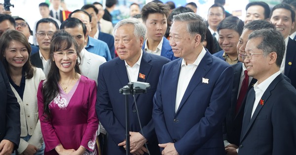 Tổng Bí thư Tô Lâm thăm Trung tâm nghiên cứu, đào tạo thiết kế vi mạch và trí tuệ nhân tạo Đà Nẵng