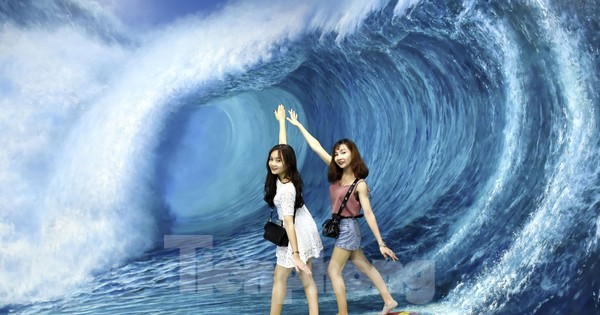 Bạn trẻ thích thú trải nghiệm bảo tàng tranh 3D ở Đà Nẵng