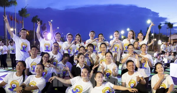 Hơn 1.000 người lan tỏa tinh thần Yoga quốc tế tại Đà Nẵng