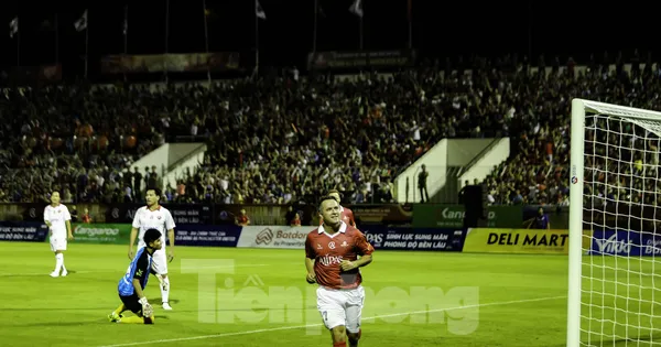 Michael Owen mở tỷ số, các huyền thoại MU giành chiến thắng trước Việt Nam All Stars