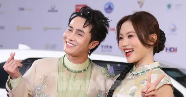 Phương Mỹ Chi cùng dàn sao trên thảm đỏ bế mạc LHP châu Á Đà Nẵng