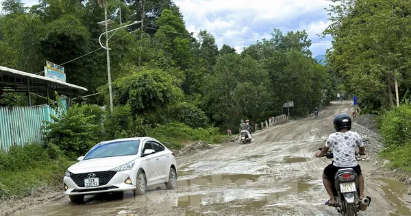 Cận cảnh tuyến đường 'đau khổ' với người dân vùng núi Đà Nẵng