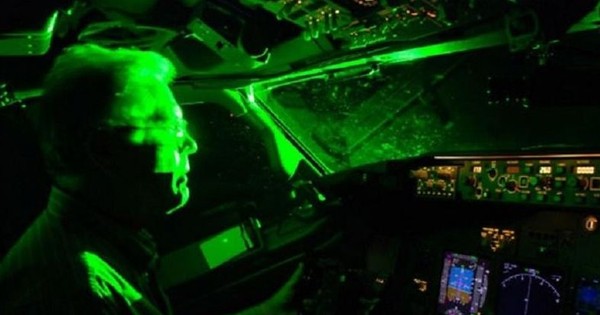 Đề nghị công an xử lý việc chiếu đèn lazer ảnh hưởng sân bay Đà Nẵng