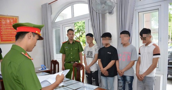 8 quái xế mang theo hung khí, rượt đuổi nhau giữa phố
