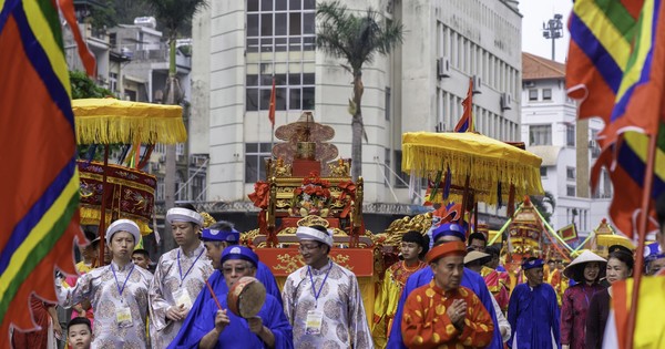 Hàng nghìn người dân tham gia Lễ hội đền Đức Ông Trần Quốc Nghiễn