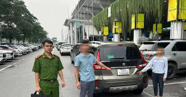 Cò mồi 'chặt chém' tiền taxi của khách nước ngoài tại sân bay Nội Bài