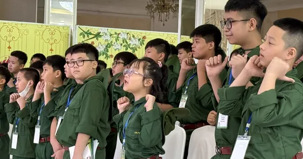 'Chiến sĩ nhí' buông thiết bị điện tử, rèn luyện trong môi trường quân ngũ