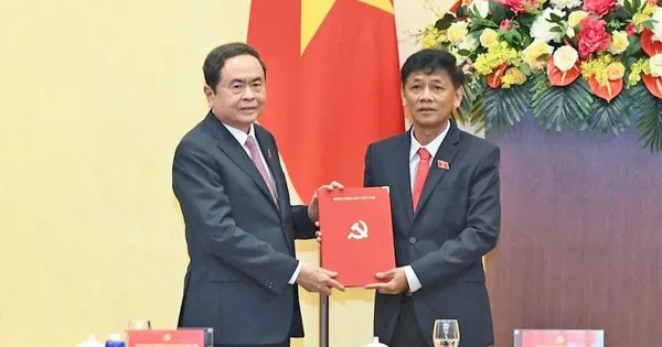 Công bố quyết định của Bộ Chính trị, Ban Bí thư về công tác cán bộ