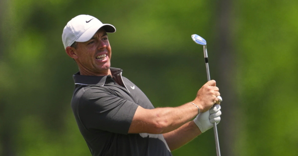 Bản lĩnh McIlroy: Lột xác ngoạn mục, phả hơi nóng vào ngôi đầu của Justin Rose
