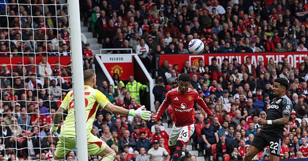 MU phá hỏng giấc mơ dự cúp C1 của Aston Villa