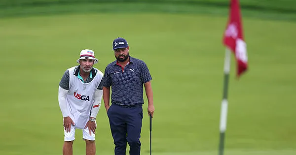 Caddie của nhà vô địch US Open: Chuyên nghiệp đến phút cuối!