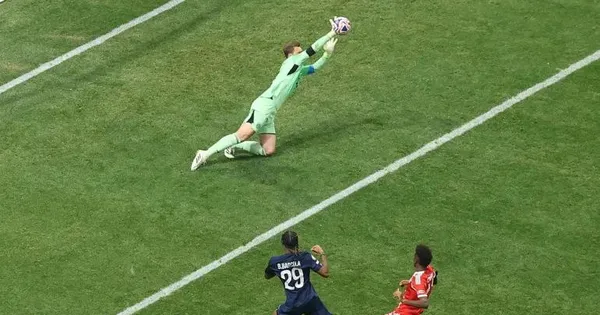 PSG đánh bại Bayern với 9 người trên sân