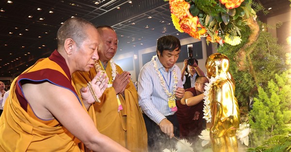 4.500 tăng ni, phật tử tham dự Đại lễ Phật đản tại chùa Bái Đính