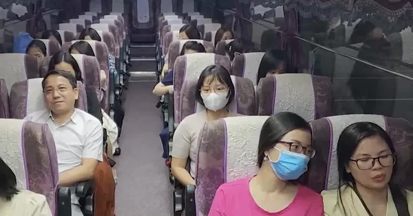 Ninh Bình mới: Trên chuyến xe đón hàng trăm cán bộ về Hoa Lư làm việc