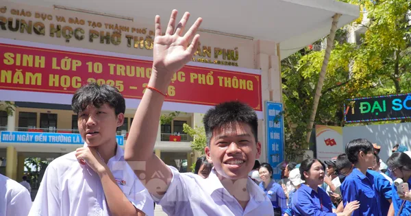 Thí sinh Đà Nẵng cười tươi với đề Văn đậm yếu tố gia đình