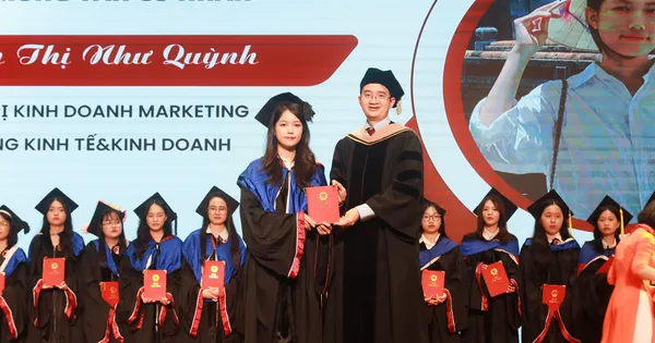 Đại học Duy Tân trao hơn 2.000 bằng tốt nghiệp