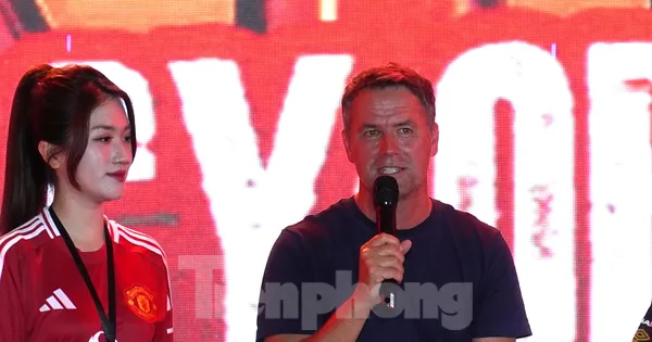 Michael Owen nói về chiếc áo số 7 với người hâm mộ Đà Nẵng