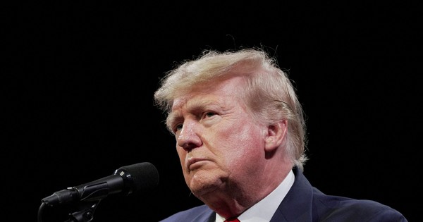 Tốn thời gian gội đầu vì nước yếu, Tổng thống Mỹ Trump ký sắc lệnh về vòi sen