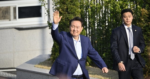 Ông Yoon Suk Yeol cùng phu nhân rời dinh thự tổng thống, chuyển đến nơi ở mới