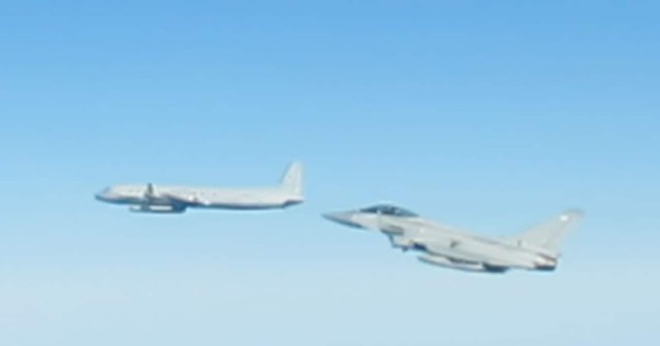 Chiến đấu cơ Anh chặn máy bay Nga tiếp cận không phận NATO