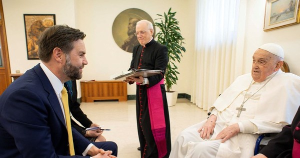Phó Tổng thống Mỹ nói về cuộc gặp cuối cùng vài giờ trước khi Giáo hoàng Francis qua đời