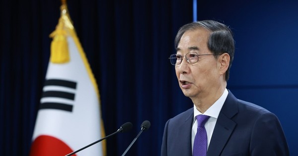 Quyền Tổng thống Hàn Quốc Han Duck-soo từ chức