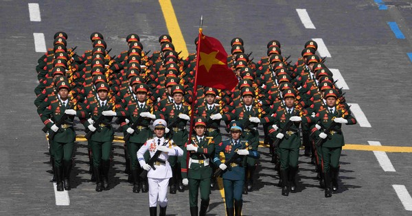 Hình ảnh các khối quân nhân hùng dũng tiến qua lễ đài duyệt binh Ngày Chiến thắng