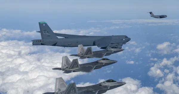 'Pháo đài bay' B-52 tham gia tập trận không quân chung Mỹ - Nhật - Hàn