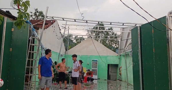 Giông lốc kèm mưa đá làm tốc mái, hư hỏng gần trăm nhà dân ở Quảng Ngãi