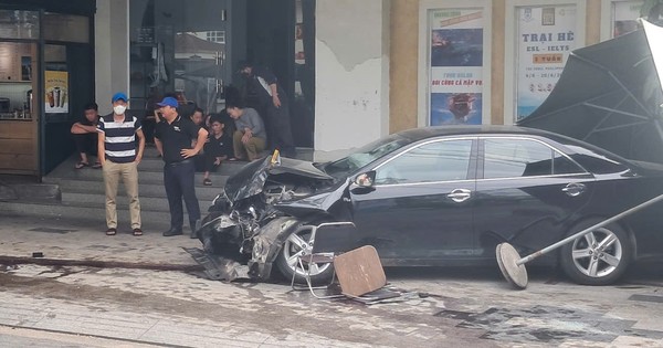 Ô tô gây tai nạn liên hoàn ở Quảng Ngãi, 2 người bị thương
