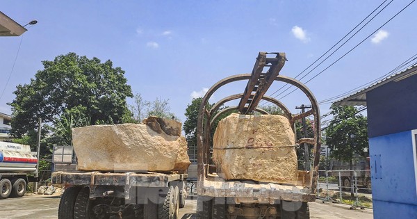 'Đá tặc' liên tiếp khoét rỗng núi Hòn Chà