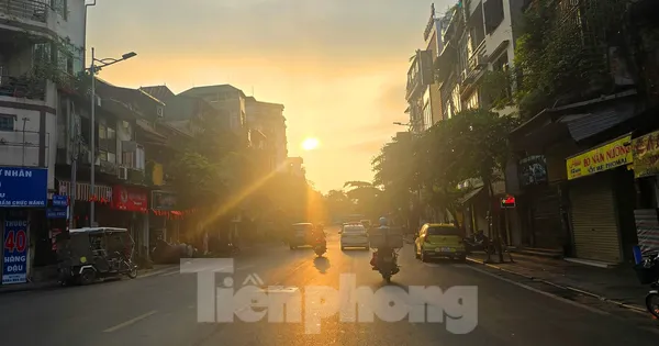Hà Nội: Nắng gay gắt từ sáng sớm, nhiệt độ ngoài trời vượt 37 độ C