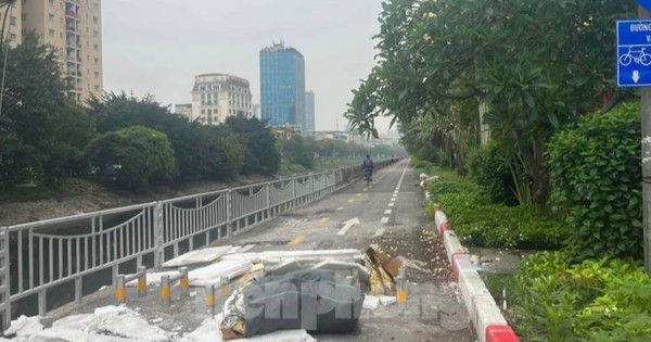 Đường Hà Nội dành riêng cho xe đạp và người đi bộ nhếch nhác, vắng tanh