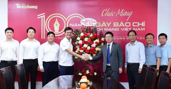 Bí thư thứ nhất Trung ương Đoàn chúc mừng Báo Tiền Phong dịp kỷ niệm 100 năm Ngày Báo chí Cách mạng Việt Nam
