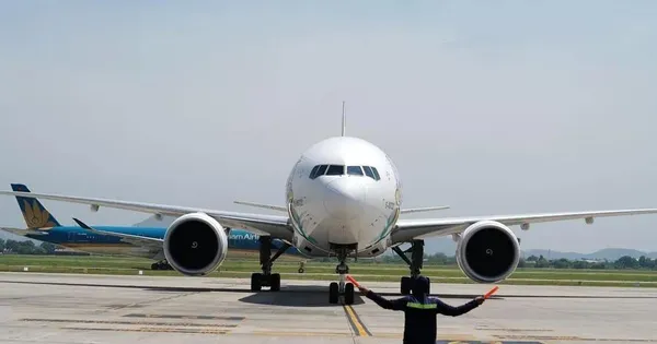 2 máy bay va chạm tại Nội Bài