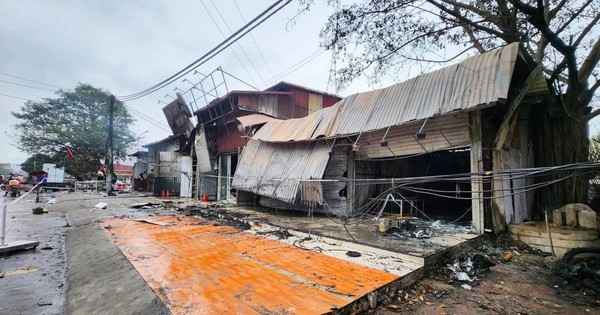Cháy nhiều lán bán hàng ở Bắc Ninh, một cháu bé tử vong