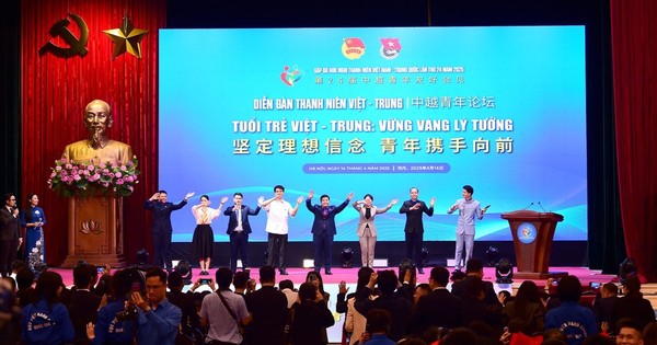Toàn cảnh lễ khai mạc Gặp gỡ hữu nghị thanh niên Việt Nam - Trung Quốc lần thứ 24