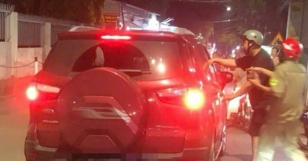 Ô tô tông loạt xe máy ở Đồng Nai, nhiều người bị thương