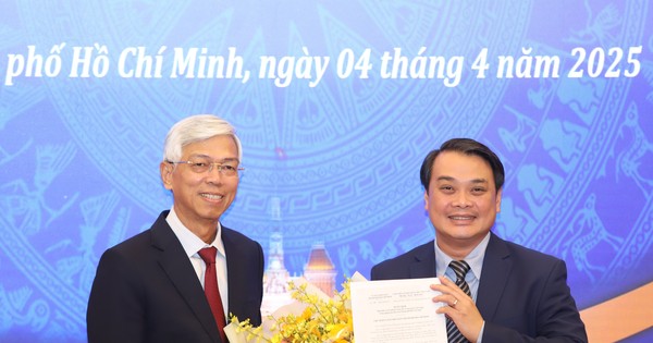 Công bố quyết định của Chủ tịch TPHCM về công tác cán bộ