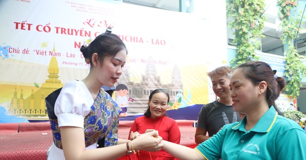 Bạn trẻ TPHCM cùng sinh viên Lào, Campuchia hân hoan đón Tết cổ truyền Bunpimay, Chol Chnam Thmay