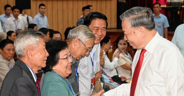 Tổng Bí thư Tô Lâm gặp mặt cán bộ lão thành, người có công, gia đình chính sách tiêu biểu