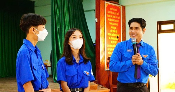 Giảng viên, bí thư Đoàn khoa hăng say nghiên cứu khoa học cùng sinh viên