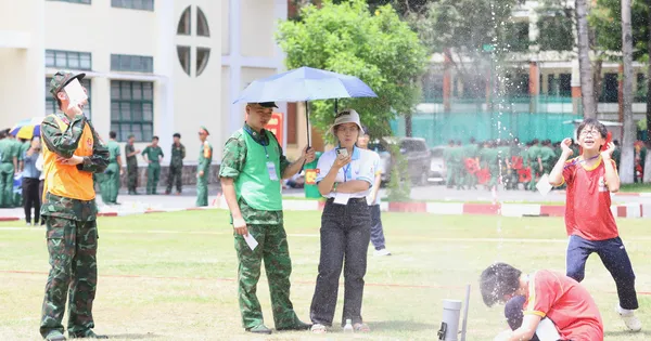 Xem học sinh TPHCM tranh tài 'khai hỏa' tên lửa nước