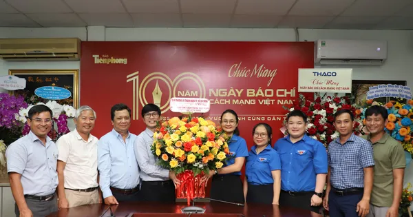 Thành Đoàn TPHCM thăm, chúc mừng báo Tiền Phong nhân kỷ niệm 100 năm Báo chí cách mạng Việt Nam