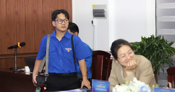 Ước mơ trở thành phóng viên ảnh của chàng sinh viên vừa tác nghiệp tại Đại lễ 30/4 và Đại lễ Vesak