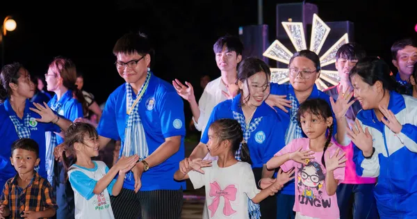 Đong đầy xúc cảm đêm nhạc về gia đình ở đảo Thanh niên Phú Quý
