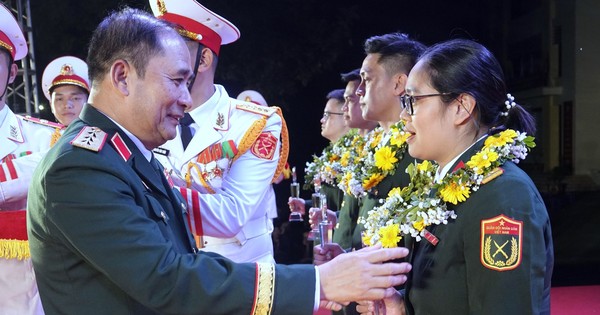 Tôn vinh gương mặt trẻ tiêu biểu và nhà khoa học trẻ ở Bộ Tổng tham mưu