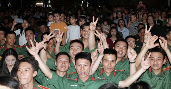 Rộn ràng đêm hội của người trẻ tại đất lính Sơn Tây